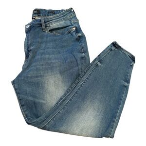 NWOT Judy Blue Medium Blue Skinny Jeans